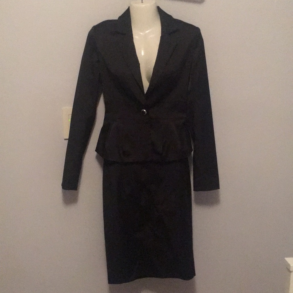 Alexander McQueen small navy two piece suit